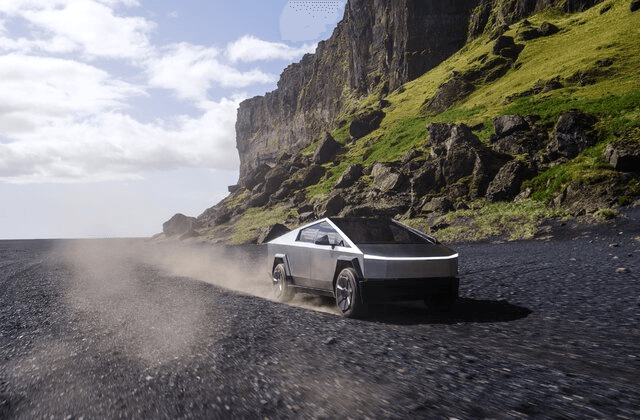 Smart Driving: How Mid-Size Upgrades Are Shaping the Tesla Ecosystem in 2025